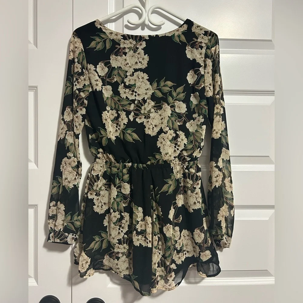 Astr the Label Floral Shorts Romper - Picture 2 of 6